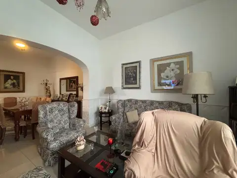 CASA EN VENTA SOBRE AVENIDA ENTRE RIOS MACROCENTRO
