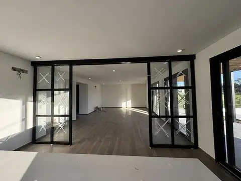 Casa en Venta en Barrio El Tilbury, Pilará - 7 Ambientes