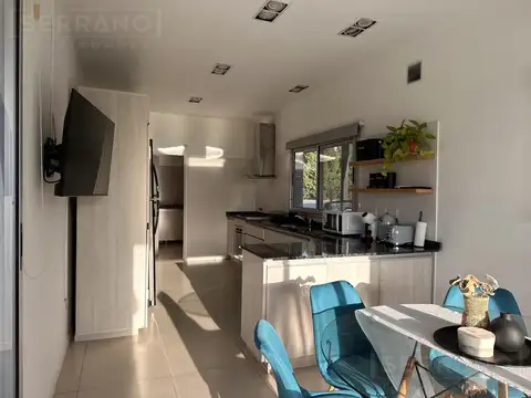 Casa en venta de 6 ambientes con pileta y vista al lago en La Comarca, General Pacheco Tigre