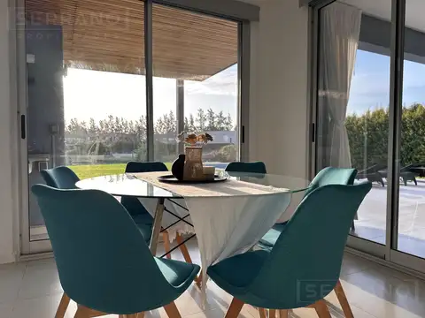 Casa 7 ambientes con 5 baños