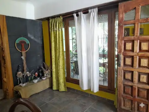 Casa 5 ambientes con 2 baños