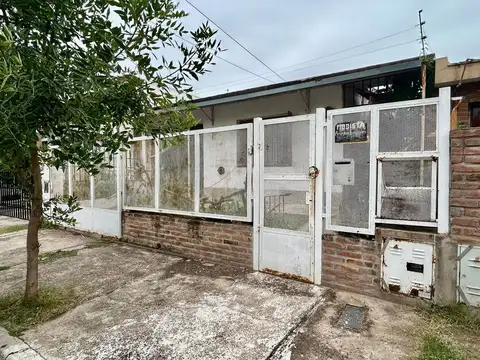 OPORTUNIDAD CASA DOS DORMITORIOS A REFACCIONAR