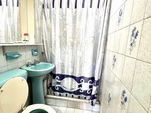 Casa 9 ambientes con 3 baños