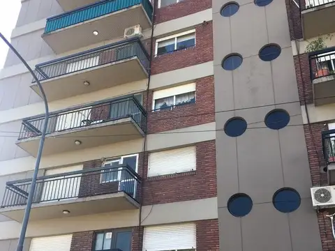 DEPTO 4 AMB EN LINIERS CON COCHERA PARA MODERNIZAR