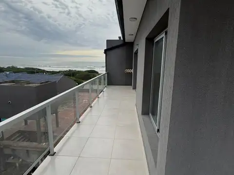 VENTA DEPARTAMENTO 2 AMB, SOBRE AV. COSTANERA. TERRAZA PROPIA. VISTA AL MAR. IMPECABLE Y AMUEBLADO