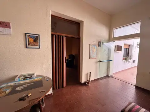 Casa 5 ambientes con 1 baño