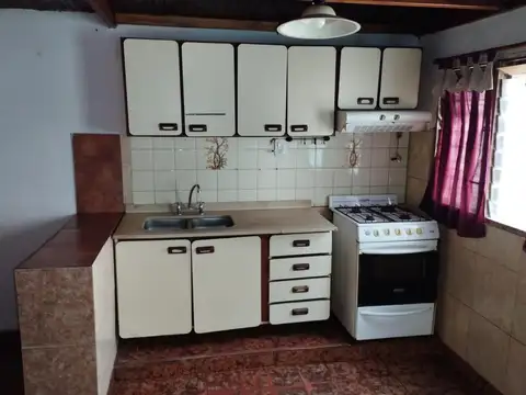 Casa 4 ambientes con 1 baño