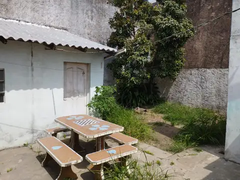 CASA y MONOAMBIENTE SOBRE LOTE DE 10X20