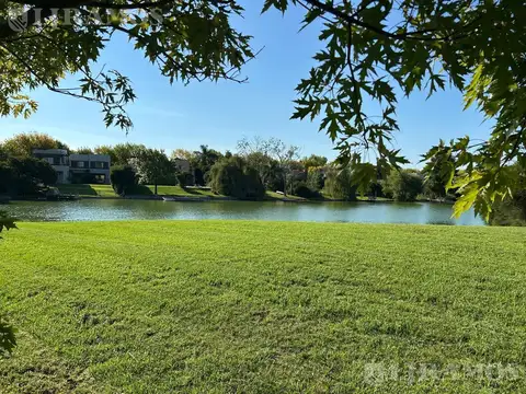 ÚNICO, Lote de 1051 m2 a la laguna  en venta  en Santa Bárbara.