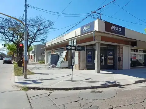 Locales en alquiler en excelente esquina de av. santa fe y dorrego