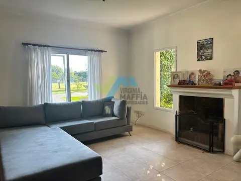Casa en Venta con 2 cocheras