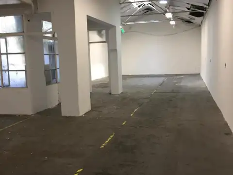 LOCAL NO A LA CALLE - PLANTA LIBRE - 282 M2