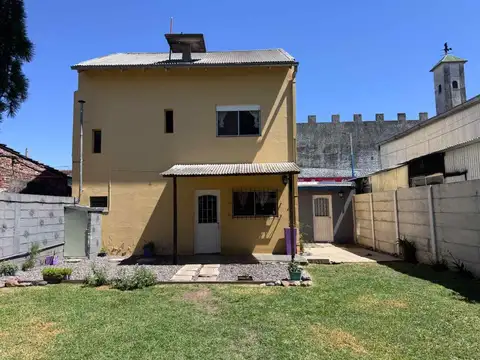 CASA A 200 MTS PLAZA GARIN