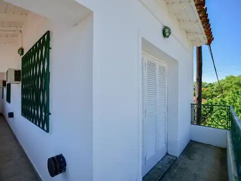 Casa en venta 3 dorm. patio y pileta City Bell.