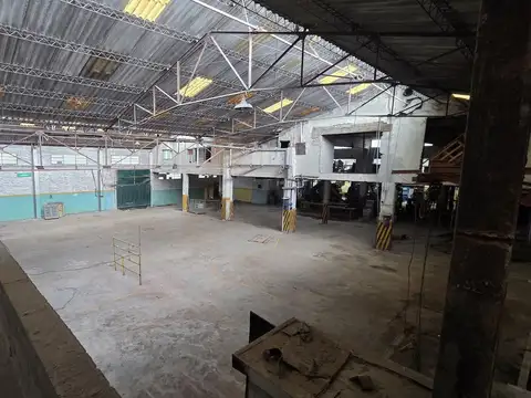 Deposito - Galpon de 600 m2   Oficinas 100 m2 - Alquiler  - Quilmes Oeste.