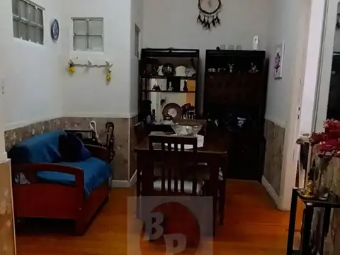 EXTRAORDINARIO DEPTO TIPO CASA 1º X ESCALERA DE 3 AMB. FTE
