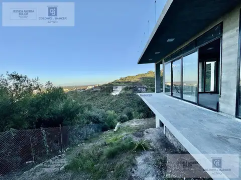Casa 8 ambientes con 5 baños