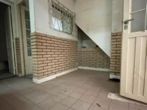 PH 3 AMB SIN EXP PARA REFACCIONAR CON PATIO, TERRAZA Y QUINCHO CON PARRILLA + LOCAL  S/ AV. RIVAD