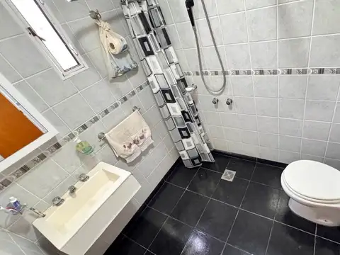 Casa 2 ambientes con 1 baño