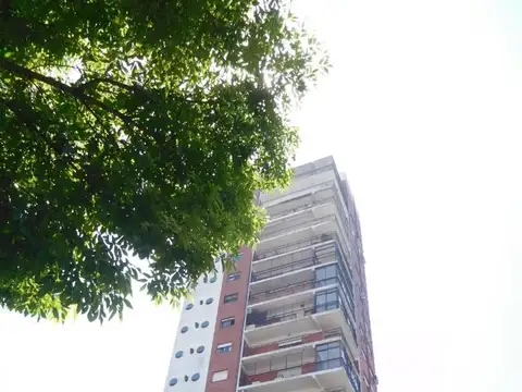 EXCELENTE DEPARTAMENTO DE 2 AMBIENTES CON BALCON-O/ ESTE