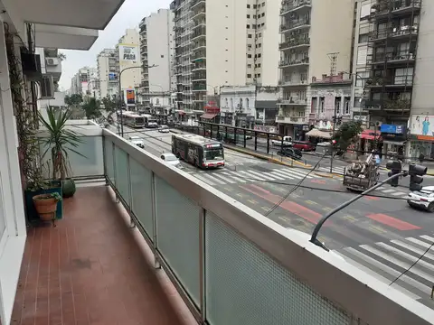 3 ambientes con gran balcóm y terraza