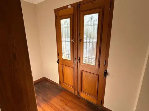 Casa en Alquiler con 1 cochera