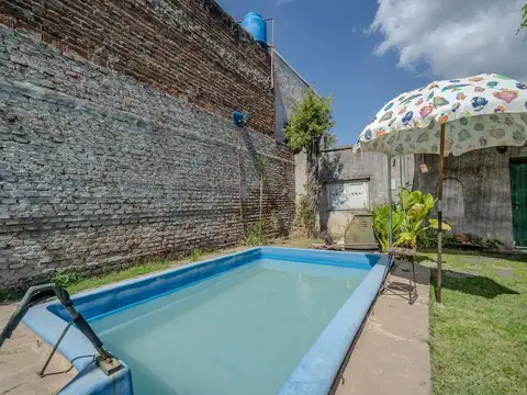 VENTA CASA 3 AMB LOTE PROPIO L HERMOSA PERMUTA