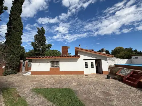 CASA QUINTA EN VENTA EN PERGAMINO CON PILETA