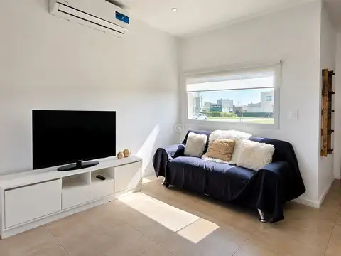 Casa en Venta en Pilar del Este - Santa Lucia, USD 178.900