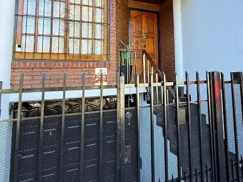 VENTA DUPLEX CUATRO AMB./COCHERA EN DEVOTO