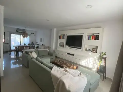 Depto Tipo Casa en Venta de 3 ambientes