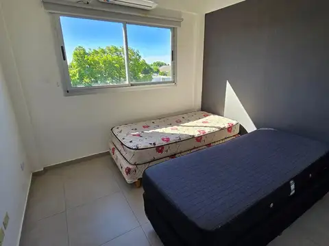 VENTA DTO. DE 2 AMB BERNAL CENTRO CON PISCINA