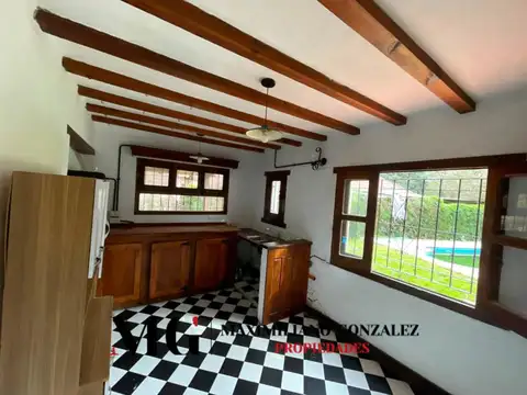 Casa en Alquiler con 3 cocheras