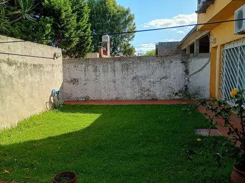 VILLA BALLESTER: PH 3 AMB CON PATIO Y JARDIN. CONSULTE!!!!