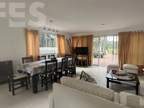 Casa en Alquiler Temporal con 1 cochera