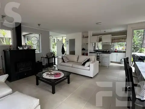 ALQUILER  TEMPORAL CASA  -SUPER LUMINOSA- VISTA AL GOL- PINAMAR NORTE-