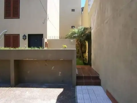 Sadi Carnot 200, Piso baja