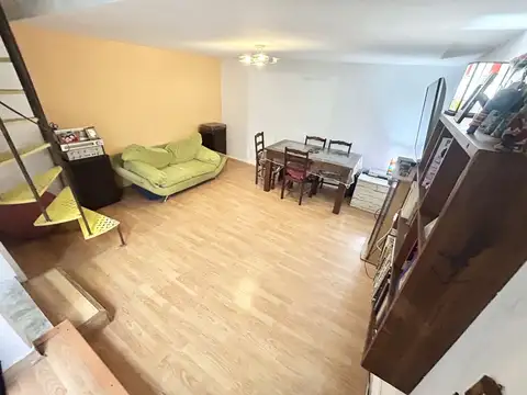 Depto Tipo Casa 3 ambientes con 2 baños