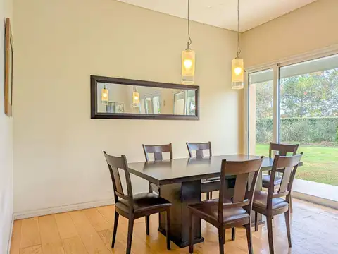 Casa 4 ambientes con 5 baños
