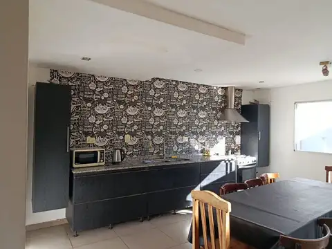 Depto Tipo Casa 3 ambientes con 2 baños