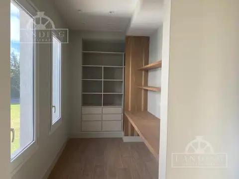 Casa en Barrio Náutico Albanueva con 2 Cocheras Cubiertas