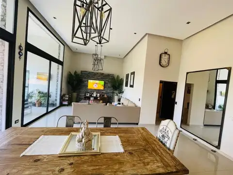Casa En Venta En El Recodo Con Pileta