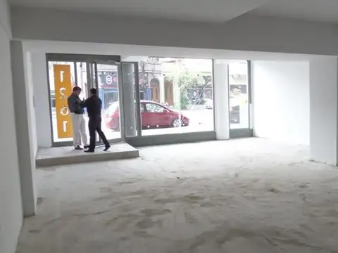 Excelente Local en Venta Sobre Av. La Plata
