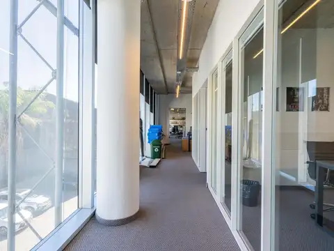 Oficina en Alquiler con 1 cochera