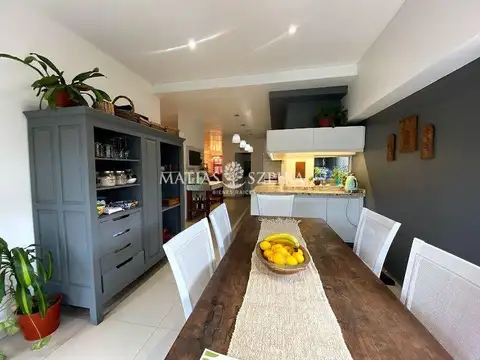 Casa 5 ambientes con 3 baños