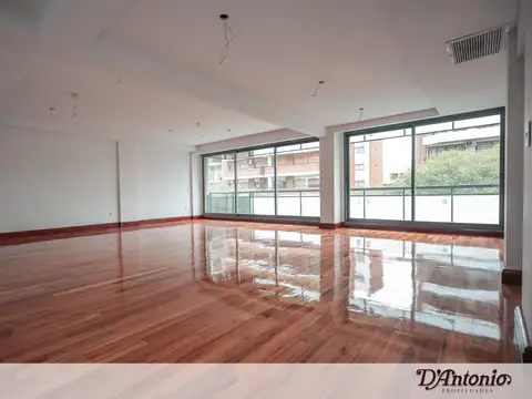 Imperdible Semipiso de 4 ambientes con Cocheras- Baulera- S.U.M. Ameneties y Pileta de nado.