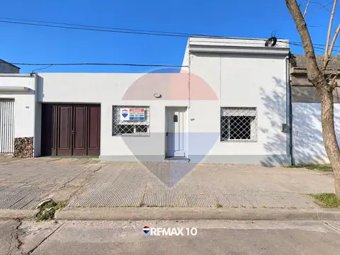VENTA DE CASA - 3 DORM -GARAGE - AV PRINCIPAL