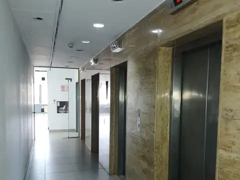 Esmeralda 100, Piso 7