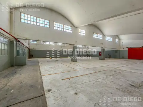 Alquiler Deposito 4.155 m2 con oficinas y playa de maniobra Munro Vicente Lopez