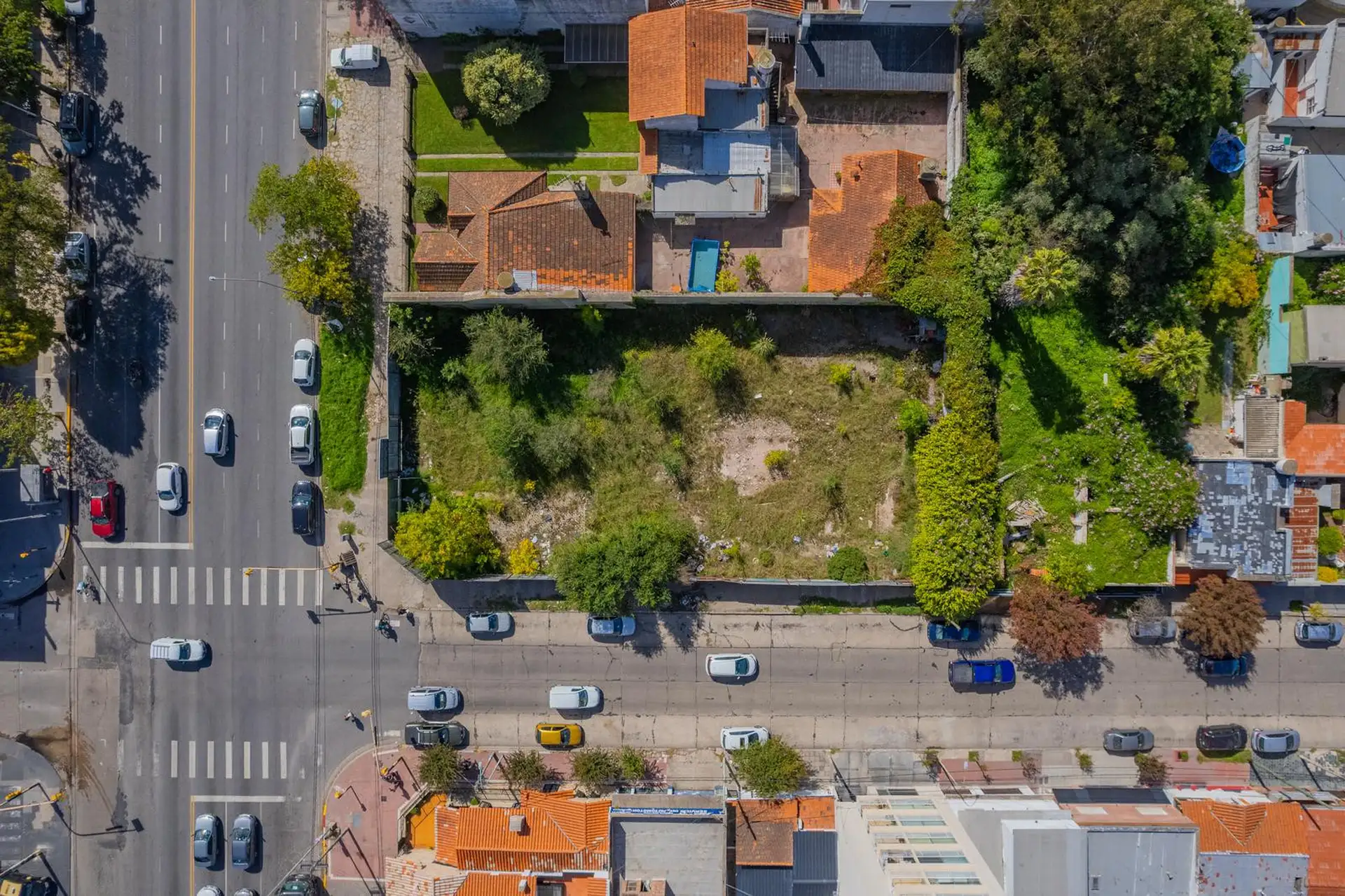 Lote apto desarrollo en esquina de Av. Independencia